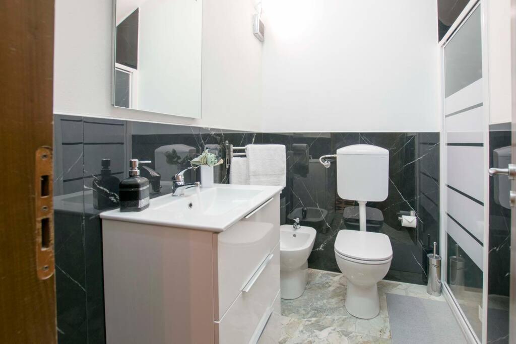 In Center Benni Apartment Палермо Екстериор снимка
